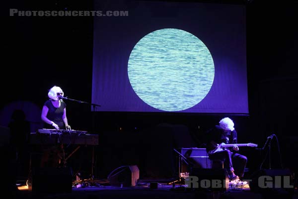 JULIANNA BARWICK - 2013-10-30 - PARIS - Trabendo - 